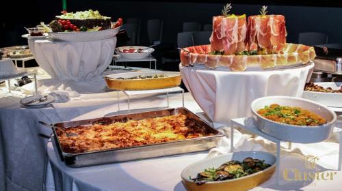 Al Cluster Club si mangia benissimo con un buffet davvero speciale. Eccone la prova.